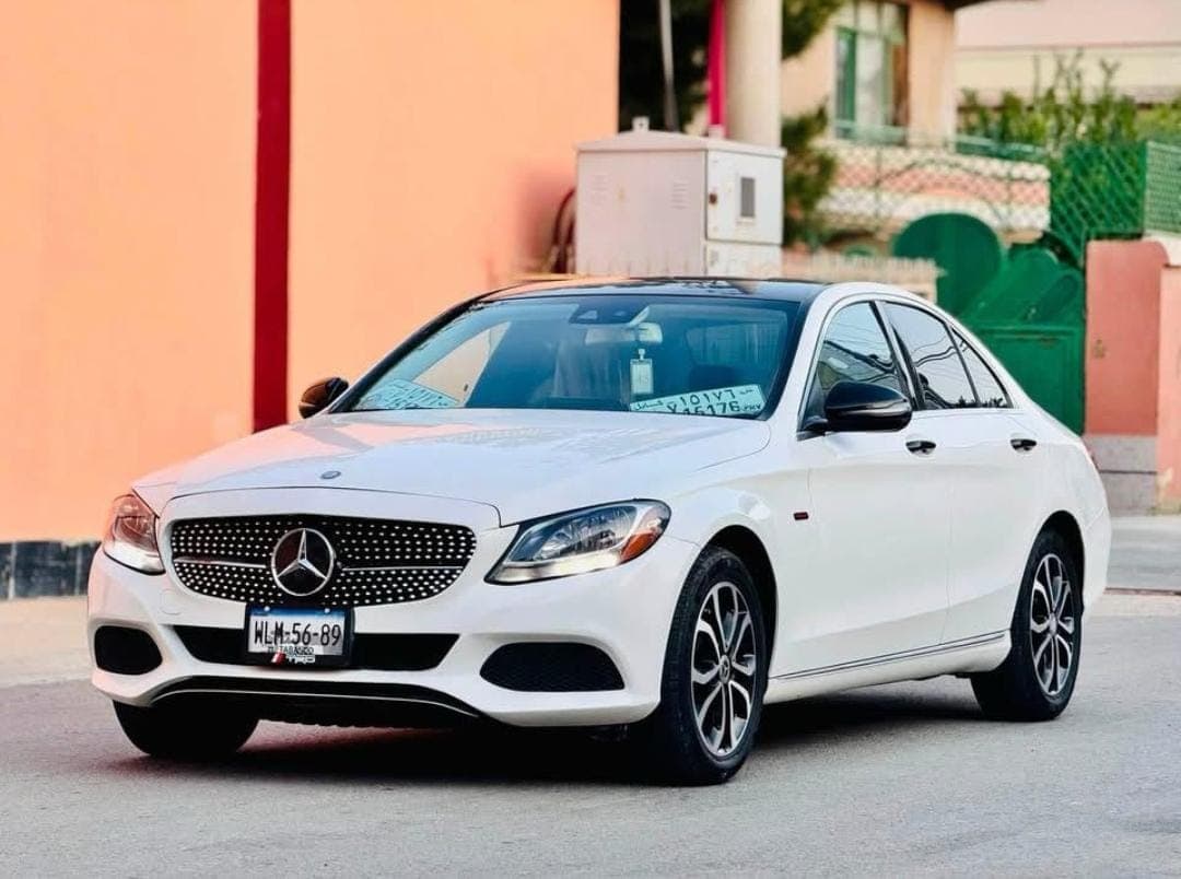 Mercedes-Benz C-Class 2016 – Backup camera and GPS navigation