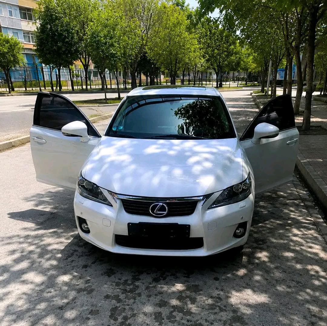 Lexus CT200h 2012