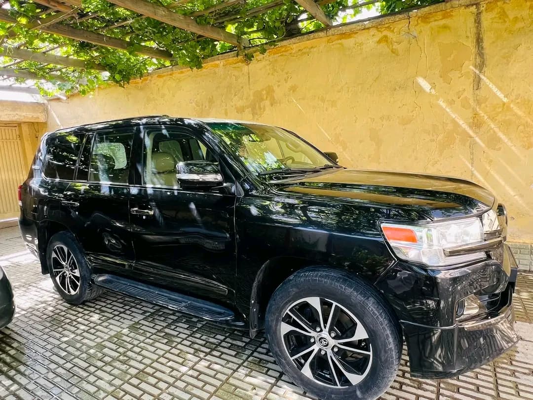 Toyota Land Cruiser 2018 – Apple CarPlay
