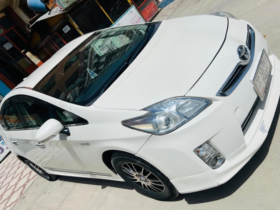 Toyota Prius 2011 Mietwagen in Kabul, Foto 1 von 3