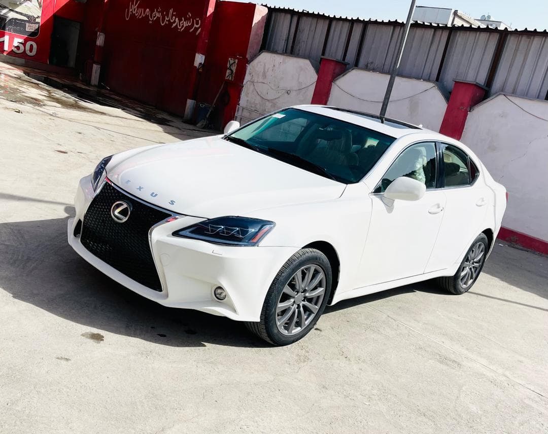 Lexus IS250 2016 Mietwagen in Kabul, Foto 1 von 1