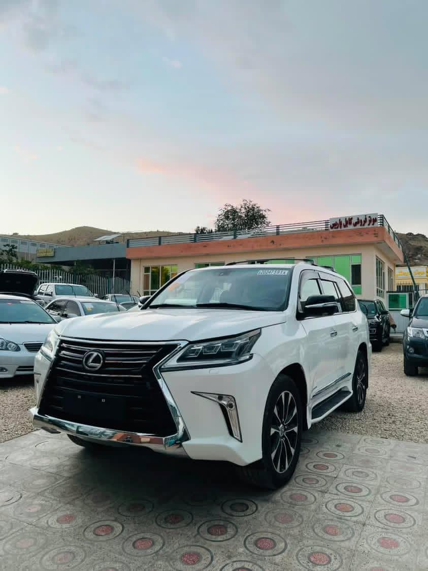Lexus LX 570 2018 – څلور ټایره محرک له شا کمرې سره